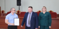 Поздравили местную власть - Администрация Сальского района